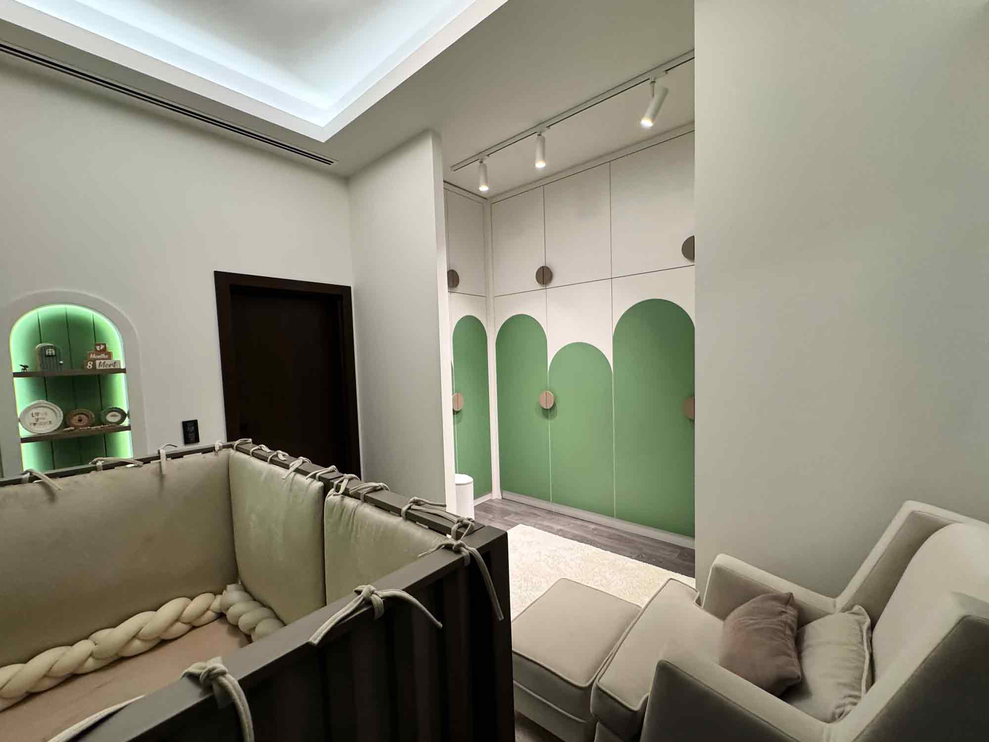 Zekeriyaköy'de Site İçerisinde Özel Dekorasyonlu Satılık Tam Müstakil Tripleks Villa 